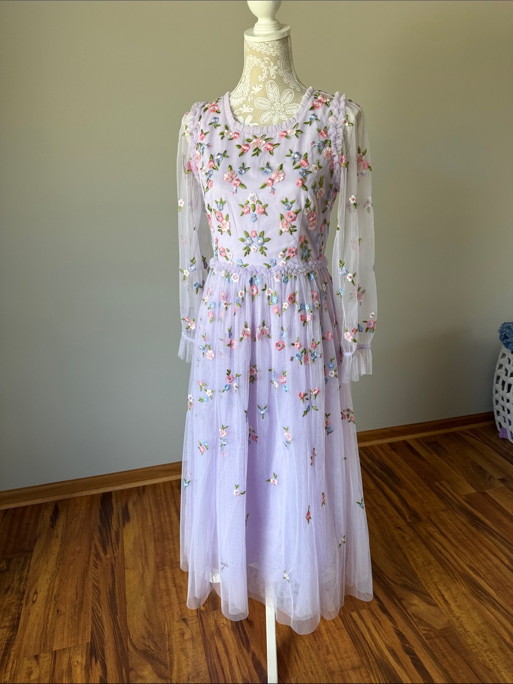 Lilac Floral Embroidered Long Sleeve Maxi Dress sz M